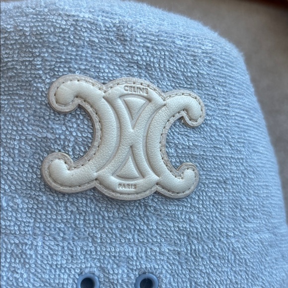 CELINE Triomphe wide brim hat, adjustable draw string in baby blue
Never worn. - Picture 6 of 14